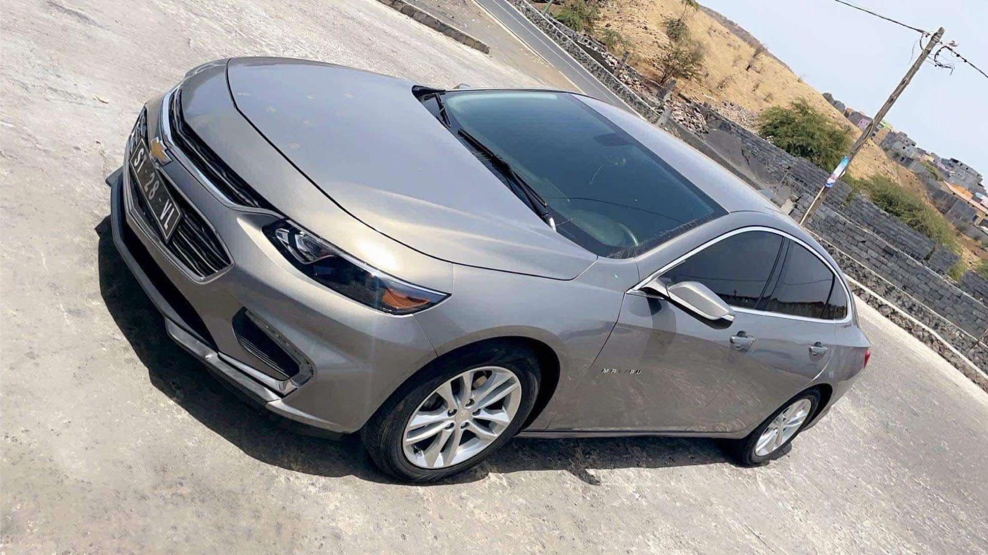 Silver-gray 2018 Chevrolet Malibu sedan viewed from the front